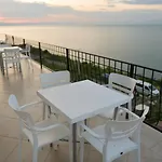 בית הארחה Lakefront House Široka