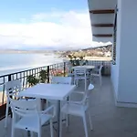 Lakefront House 4* Široka