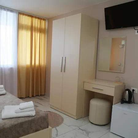 Lakefront House Konukevi 4*