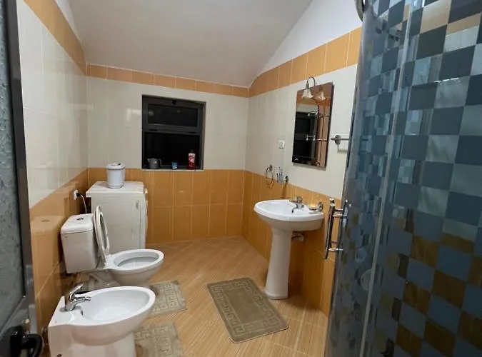 Lakefront House Shirokë