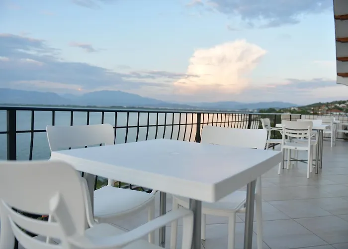 Casa de hóspedes Lakefront House