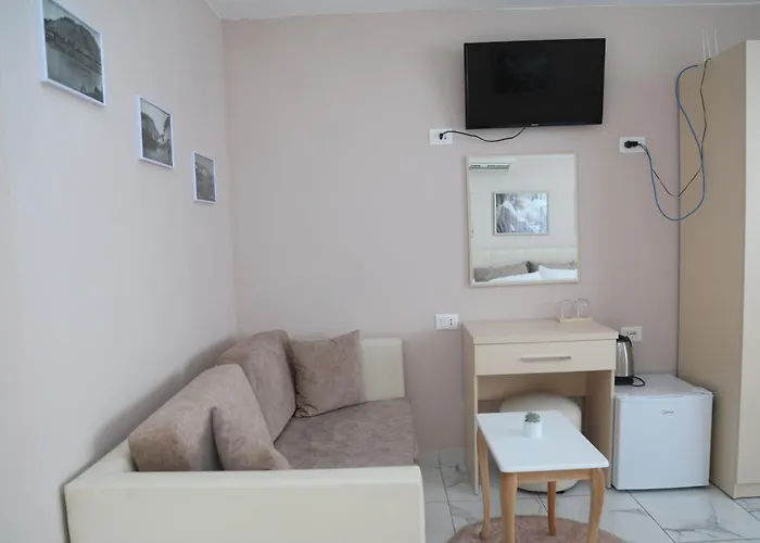 Lakefront House Casa de hóspedes Shirokë