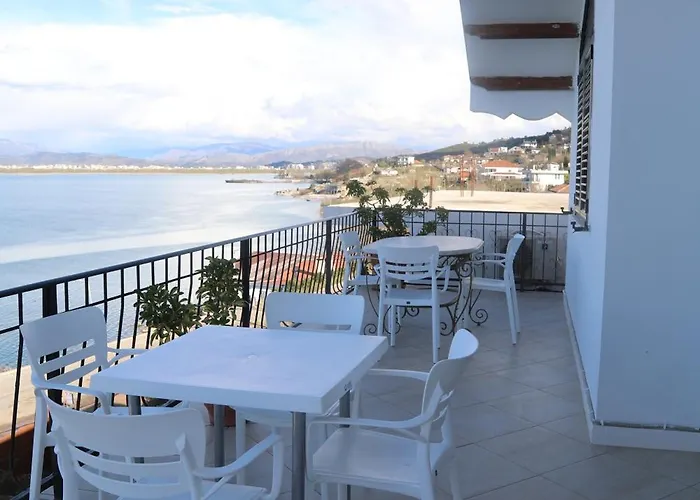 Lakefront House 4* Shirokë