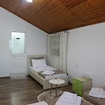 Lakefront House 4*