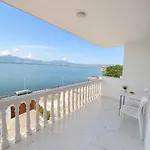 Lakefront House Široka