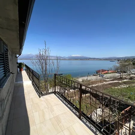 Lakefront House Gasthuis 4*