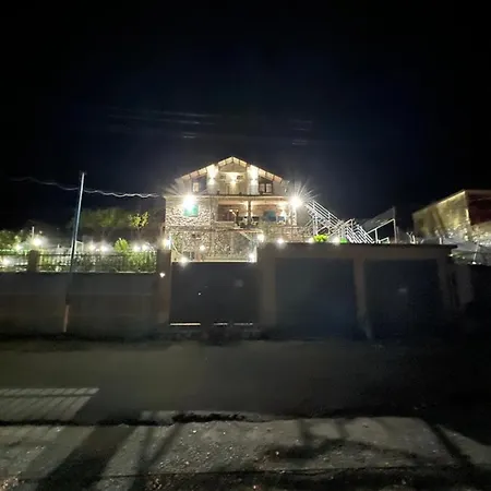 Lakefront House Guest house *