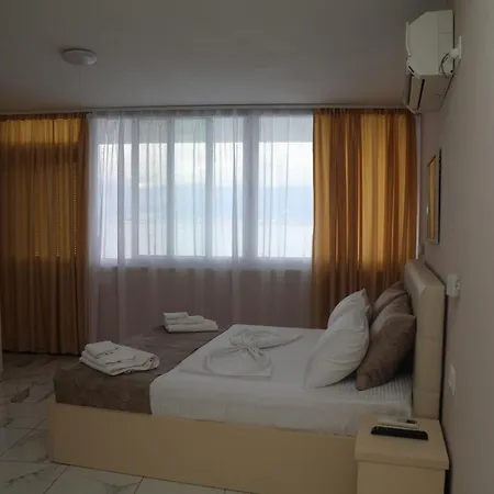 Lakefront House 4* Široka