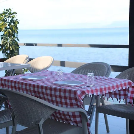 Lakefront House Penzion *