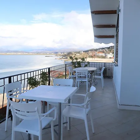 Lakefront House * Široka