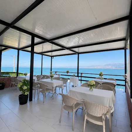 Penzion Lakefront House