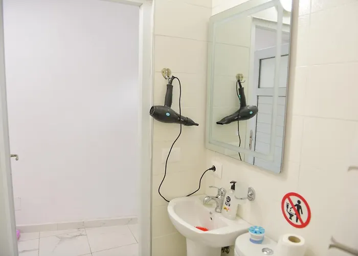 Lakefront House בית הארחה 4*